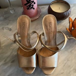 Sandalia Santa Alto Shultz beautiful gold shoes!!